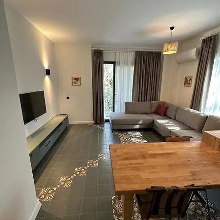 Esmahan Forest And Pool By Zehra מרמריס